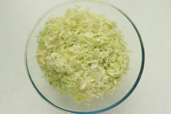 Fish fillets with cabbage and curry : Stage 1