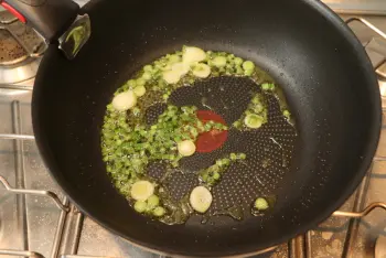 Fish fillets with cabbage and curry : Stage 5