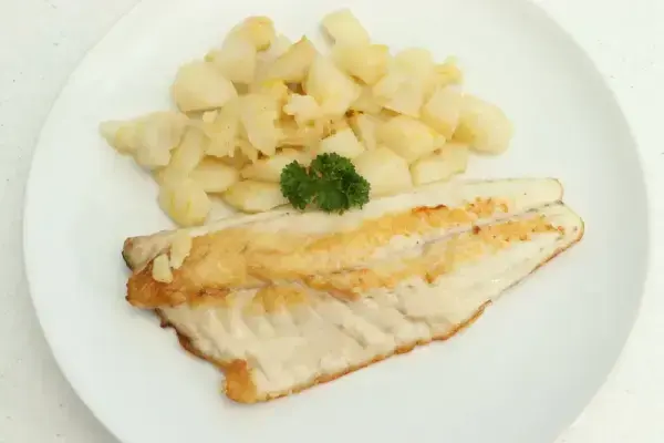 Fillet of sea bass and Jerusalem artichokes with lemon