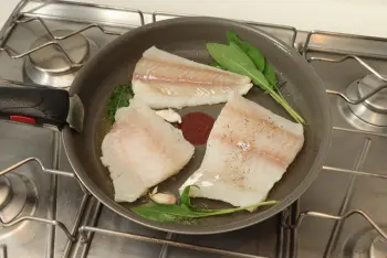 Pollock Fillet with Green Asparagus and Almonds : Stage 4
