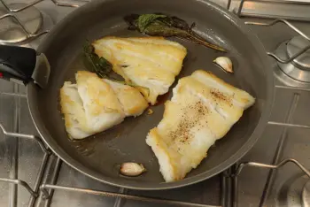 Pollock Fillet with Green Asparagus and Almonds : Stage 5