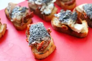 Canapés of red mullet with poppy seeds