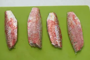 Red mullet fillets with a reduced white-wine sauce : Photo of step #1