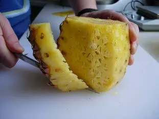 How to peel a pineapple : Photo of step #26