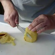How to peel a pineapple : Photo of step #5