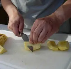 How to peel a pineapple : Photo of step #7