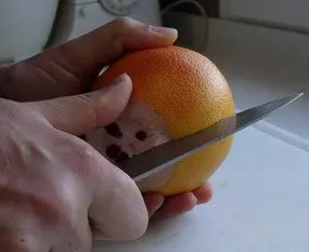 How to peel a fruit : Photo of step #2