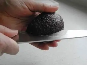 How to prepare an avocado
