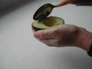How to prepare an avocado : Photo of step #9