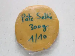 How to roll out pastry for a tart