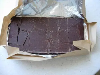 How to break a chocolate bar into small pieces : Photo of step #1