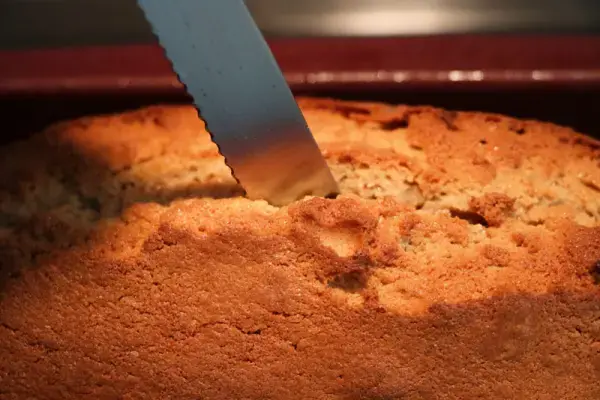How to know when a cake is cooked