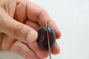 How to freeze plums