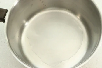 How to heat milk without it catching on the bottom of the pan : Stage 1