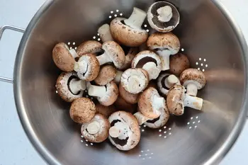 How to prepare fresh mushrooms : Photo of step #4