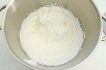 How to beat egg whites