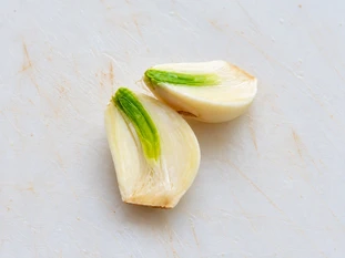 How to prevent bad breath after eating garlic