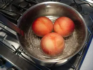How to poach peaches