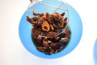 How to rehydrate dried mushrooms