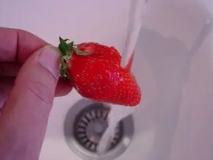 You should not soak strawberries in water : Photo of step #2
