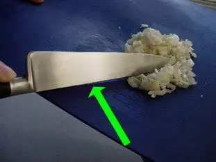 You should not push with the sharp edge of a knife : Photo of step #4