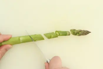 How to prepare green asparagus : Stage 7