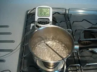 Cooking sugar : Photo of step #2