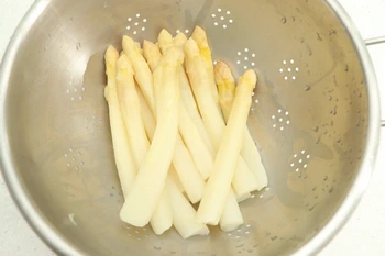 How to prepare white asparagus : Stage 17