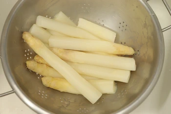 How to prepare white asparagus : Stage 10