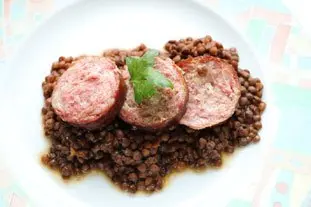 Sausage and lentils "en cocotte"