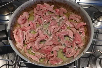 Sliced veal with leeks and mushrooms : Photo of step #12