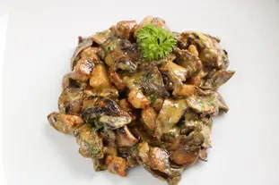 Sautéed pork with mushrooms in a cream sauce.