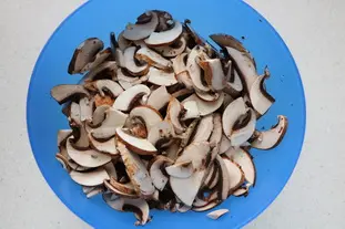 Sautéed pork with mushrooms in a cream sauce.