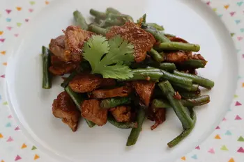 Pork sautéed with green beans, Asian style