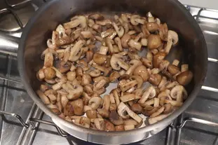 Sautéed turmeric chicken with mushrooms
