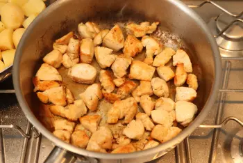 Chicken fillets with cancoillotte sauce : Stage 8