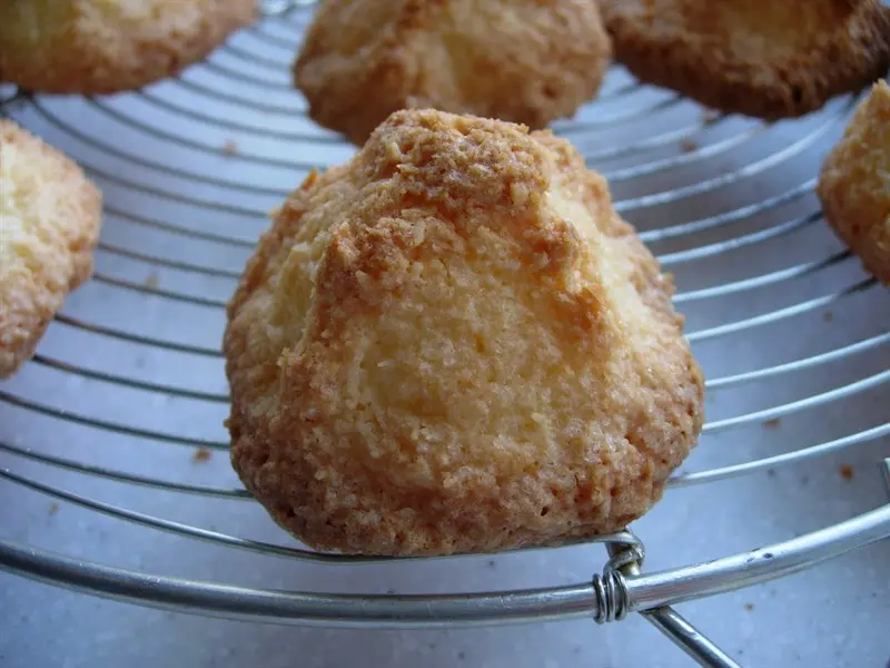 Coconut pyramids