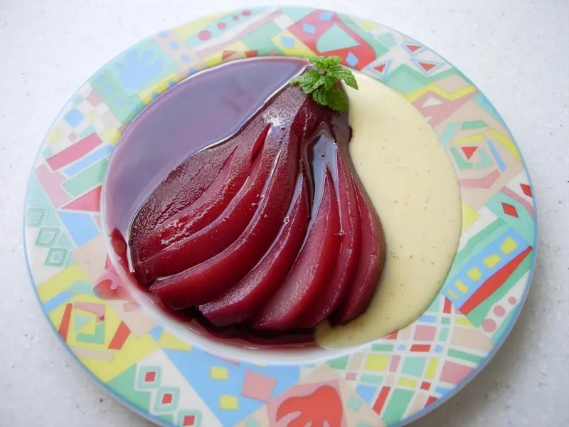 Pears in red wine with blackcurrant 