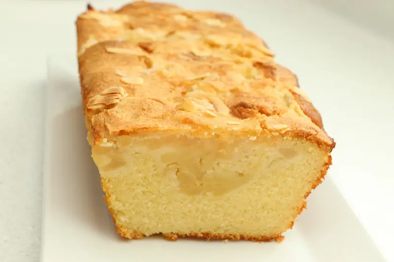 Soft apple and almond cake
