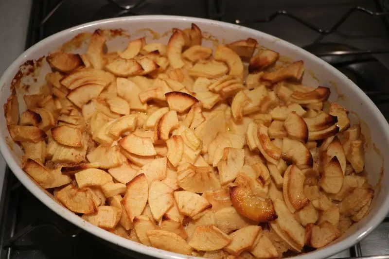 Apple and almond gratin