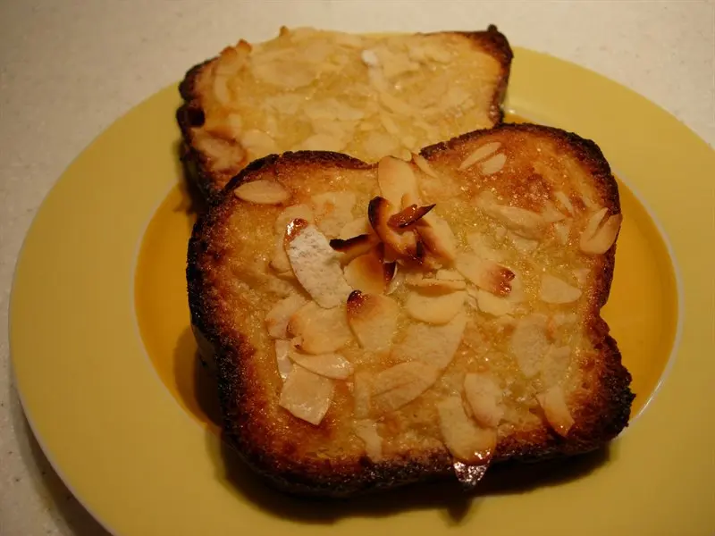 Brioche slices with almond cream