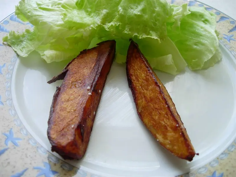 Big knife-cut chips (French fries) 