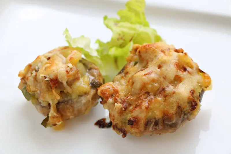 Stuffed mushrooms au gratin