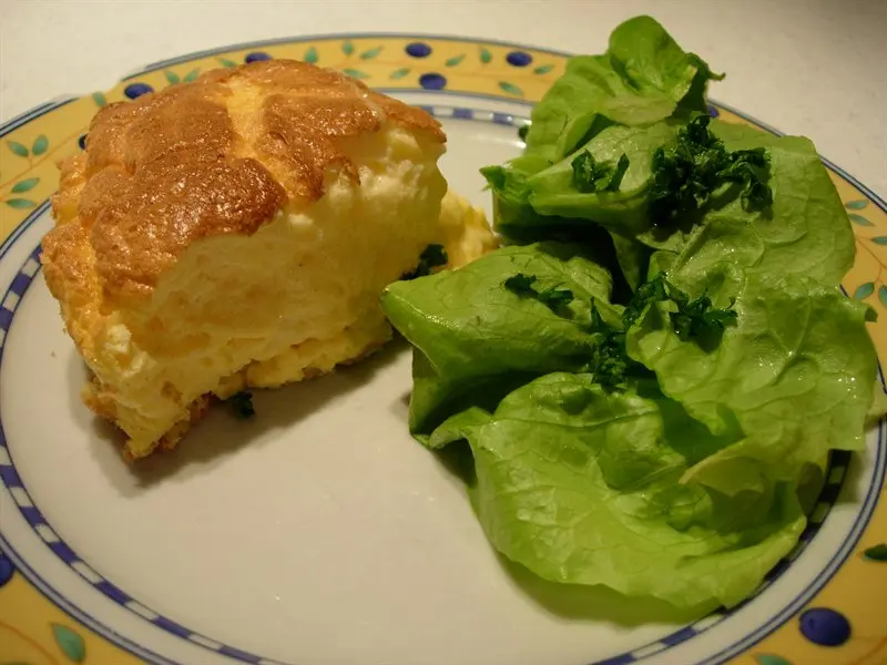Soufflée omelette with cheese