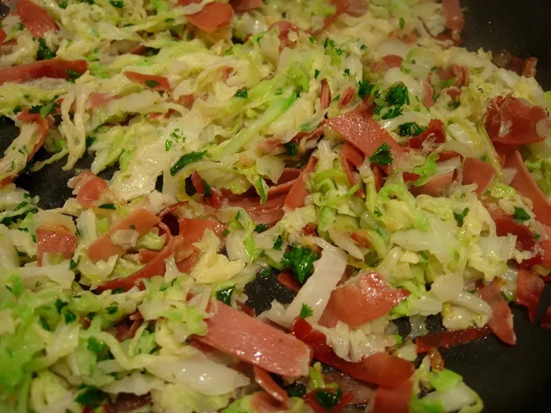 Cabbage julienne with ham