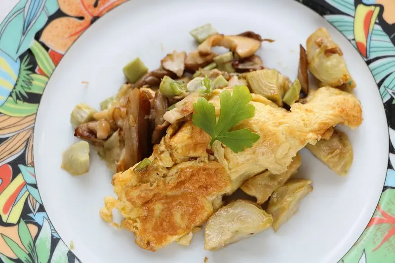 Mushroom and artichoke omelette