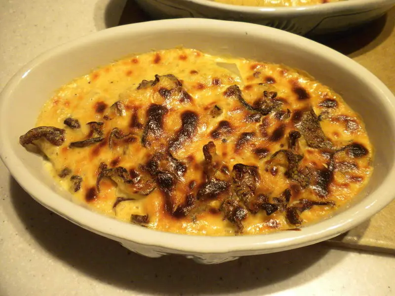 Individual creamy endive gratins