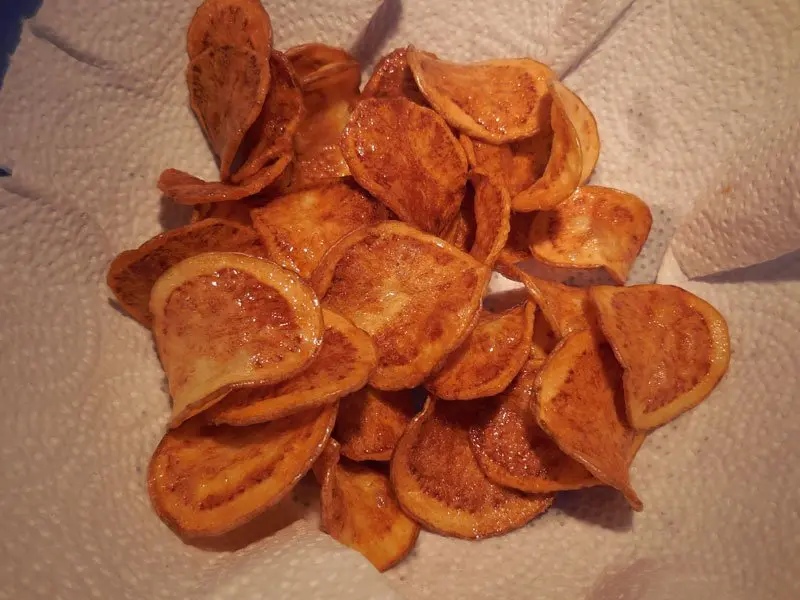 Home-made potato crisps 