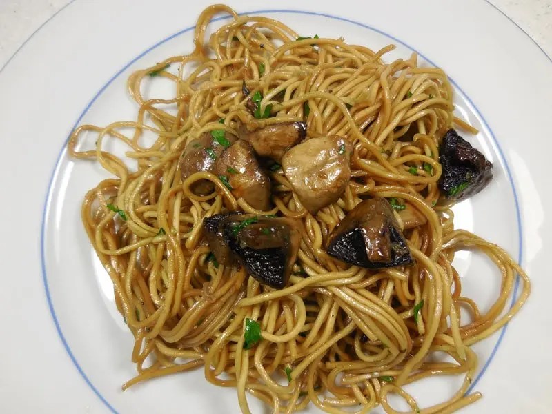 Spaghetti with mushrooms
