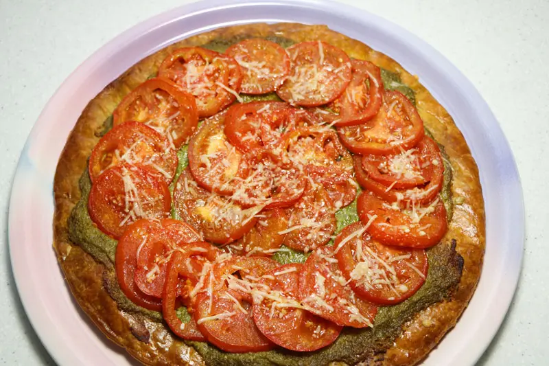Tomato feuilleté with pesto